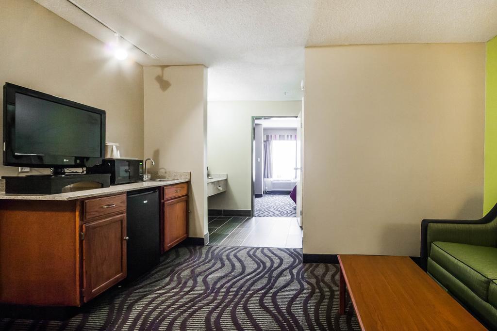 Quality Suites Memphis/ Wolfchase Galleria 外观 照片